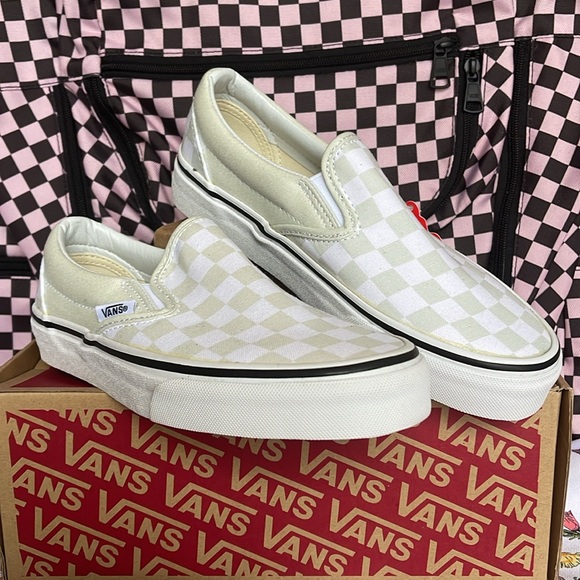 Vans WMNS CLASSIC SLIP-ON 
(CHECKERBOARD) BLUE FLOWER 
VN0A38F7QCL
Sneakers - Picture 5 of 16